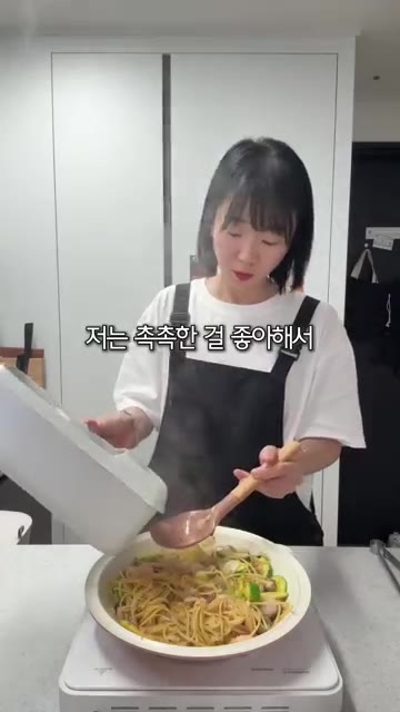 해물가루 육수 2개와 치킨스톡 0.5~1큰술, 후추를 넣고 간을 맞… — 진짜 맛있는 해물파스타!!