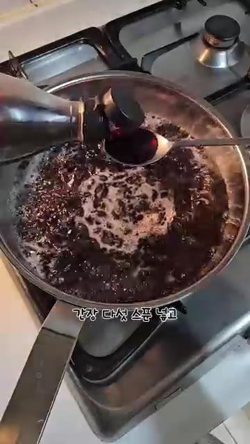 마지막에 물엿 2큰술을 넣고 5분 정도 더 졸여줍니다. 이때 타지… — 콩자반 딱딱해지지 않게, 부드러운 콩자반 만들기