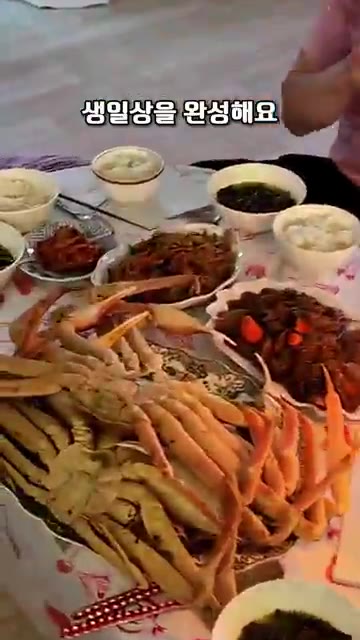 압력솥에 데친 갈비살과 무를 넣고 양념장과 물 200ml를 부어 뚜… — 아빠 생신상 차리기: 부드러운 순살 갈비찜 레시피