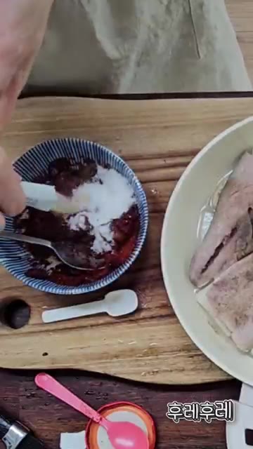 볼에 맛술, 후추, 생강가루를 제외한 양념 재료(고추가루, 다진마늘… — 순살 고등어 조림 레시피