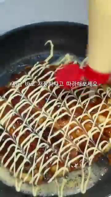 볼에 부침가루 100g, 물 200ml, 쯔유 0.5큰술, 가쓰오부… — 부침가루로 만드는 초간단 오코노미야끼 레시피