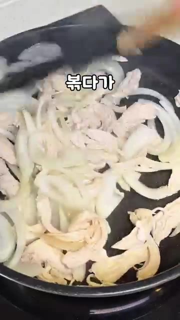 소금 1/3작은술과 후추 약간으로 간을 합니다. — 김남주 -5kg 식단 공개! 질리도록 먹었다는 닭가슴살 레시피