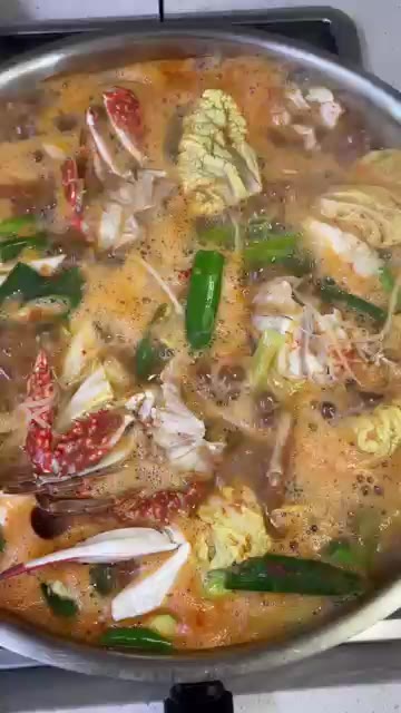 냄비에 멸치다시마육수, 무, 고춧가루, 국간장, 다진마늘, 새우젓을… — 얼큰한 꽃게탕 끓이는 법