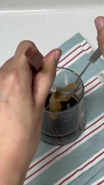 에스프레소에 땅콩버터 1T와 설탕 2T를 넣고 거품기나 숟가락으로… — 집에 땅콩버터 있으면 꼭 만들어보세요 #땅콩버터라떼 #간단레시피