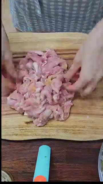 당근, 양파, 호박, 양배추, 파를 썰어 준비합니다. — 닭목살 양념볶음: 후회없는 레시피