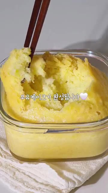 부드럽고 촉촉한 우유 케이크가 완성되었습니다. — 찜기로 만드는 우유 케이크