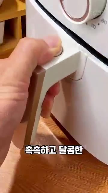 180도로 예열된 에어프라이어에 넣고 15분간 구워준다. — 사과 오트밀 케이크 레시피
