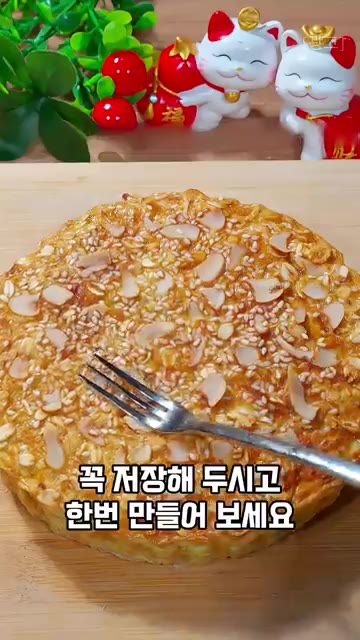 완성된 사과 오트밀 케이크를 꺼내 먹기 좋은 크기로 잘라준다. — 사과 오트밀 케이크 레시피