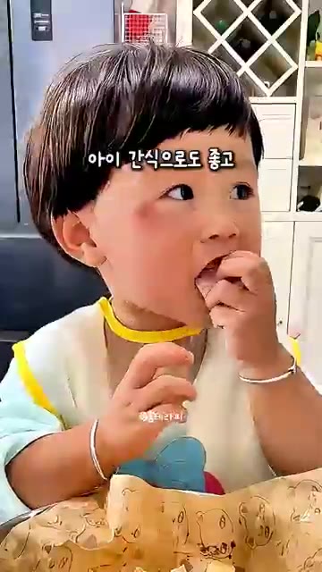 튀긴 치킨과 떡을 마늘 소스에 버무립니다. — 배달앱 삭제시키는 마성의 단짠 치킨떡강정! 허니버터 마늘 소스 비법