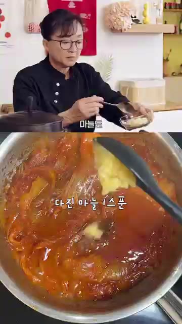 끓기 시작하면 중불로 줄여 20~30분간 푹 끓인다. — 고기 없이도 맛있는 초간단 김치찜 레시피