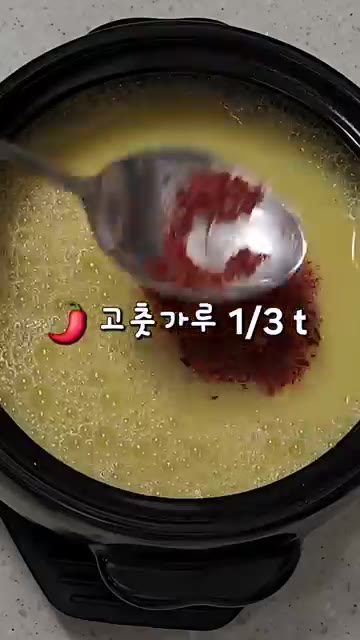 물을 200ml 넣고 잘 섞어줍니다. — 계란 3개로 6분이면 완성! 초간단 전자레인지 계란찜