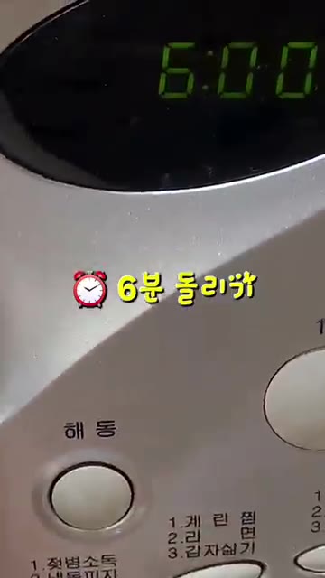 뚜껑을 덮고 전자레인지에 넣고 6분간 돌려줍니다. — 계란 3개로 6분이면 완성! 초간단 전자레인지 계란찜