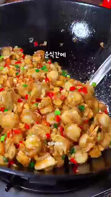 해산물을 좋아하는 분들을 위해 가리비살을 준비합니다. — 해산물 마니아 시어머니도 극찬하신 센 불 마늘 가리비 볶음