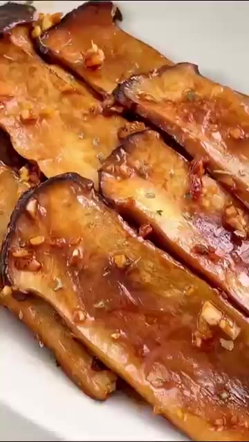 소스가 졸아들면 완성이다. — 고기보다 쫄깃하고 맛있는 초간단 단짠 버터 새송이버섯구이