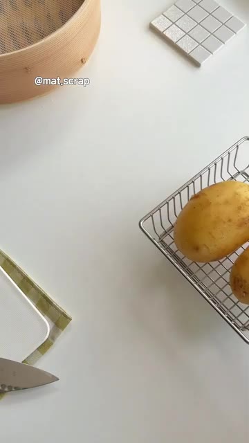 감자를 얇게 썰어 찜기에 넣고 약 15분간 쪄주세요. 찐 감자를 볼… — 겉바속쫀득! 초간단 감자볼 레시피