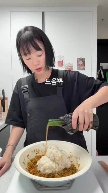 맛술 2큰술, 진간장 2큰술, 굴소스 1큰술, 알룰로스 1큰술을 넣… — 김밥 똥손도 성공보장! 매콤한 땡초김밥