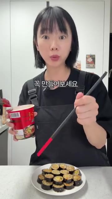 김밥 겉면에 참기름을 발라주고 먹기 좋게 썰어주면 완성입니다. — 김밥 똥손도 성공보장! 매콤한 땡초김밥