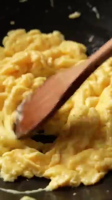 토마토는 큼직하게 썰고, 양파는 채 썰고, 대파는 송송 썬다. 계란… — 토마토 계란 볶음 레시피