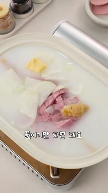 팬에 파스타면, 채 썬 베이컨, 양파, 다진 마늘, 버터, 우유,… — 실패하는 게 더 어려운, 원팬 크림 파스타