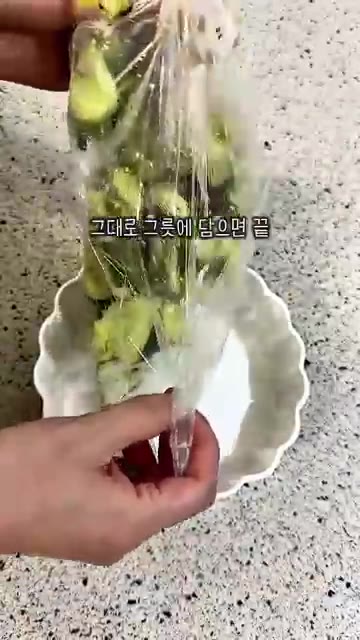 그릇에 담아내면 오이탕탕이 완성이다. — 오이탕탕이 레시피