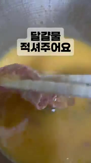 달걀물에 적셔주세요. — 초간단 5분 소고기 육전 레시피