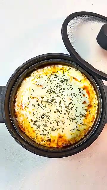 전자레인지에 5분 더 돌려 파스타를 완성한다. — 실리쿤 냄비로 만든 초간단 전자레인지 파스타