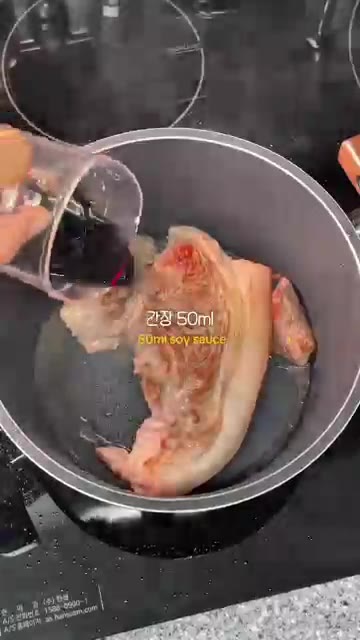 냄비에 돼지고기 앞다리살, 간장 50ml, 맛술 50ml, 물 30… — 인생 이치란 업그레이드.. 돈코츠이치란라멘
