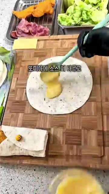 마요네즈 2큰술, 칠리 소스 1큰술, 머스타드 소스 1큰술을 섞어… — 맥도날드 스낵랩 레시피