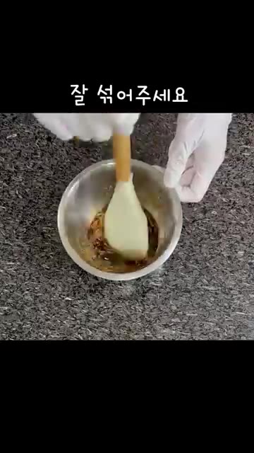 순두부를 살짝 두툼하게 썰어줍니다. — 오이 순두부 샐러드