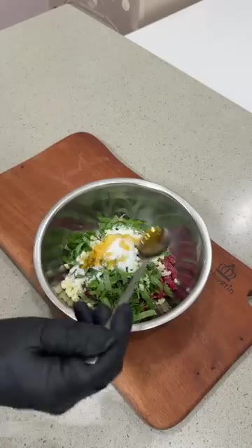 볼에 육회 200g을 넣고 다진 마늘 2큰술, 설탕 1큰술, 맛소금… — 광깻무에 이어 난리난 육깻무 “육회깻잎무침” 요리.레시피