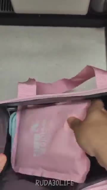 도시락 통에 밥을 담고 볶은 재료를 듬뿍 올린다. 마지막으로 계란… — 30대 자취 일상: 예쁜 도시락 아니면 어때